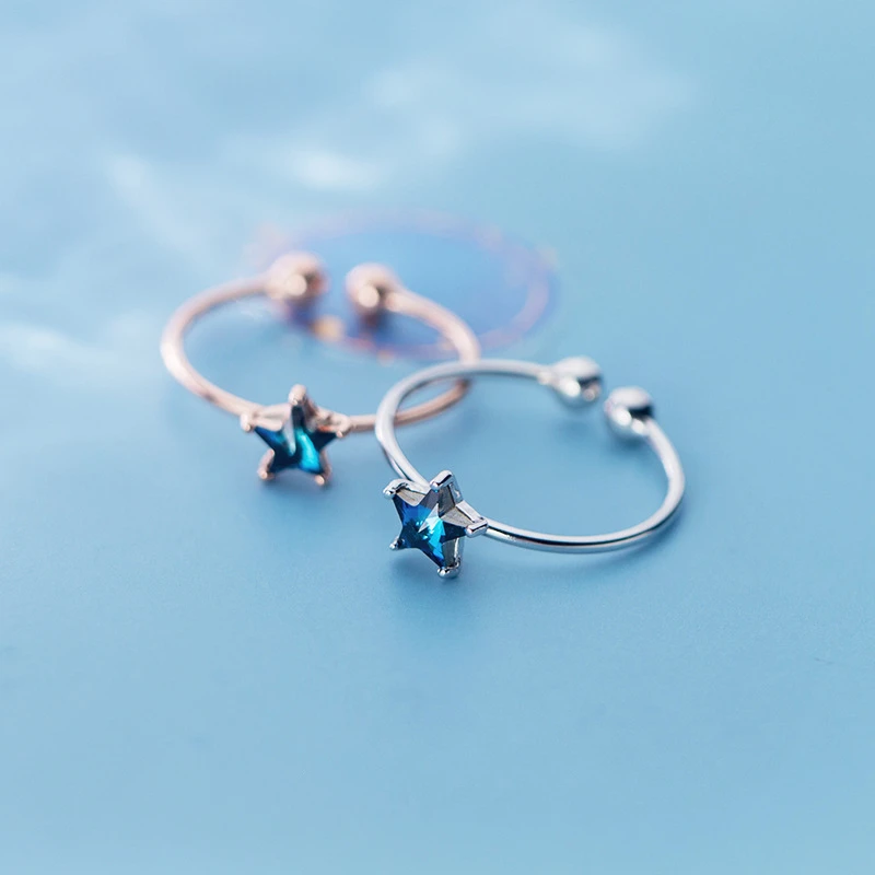 Женское открытое регулируемое кольцо из серебра 925 пробы с синим кристаллом