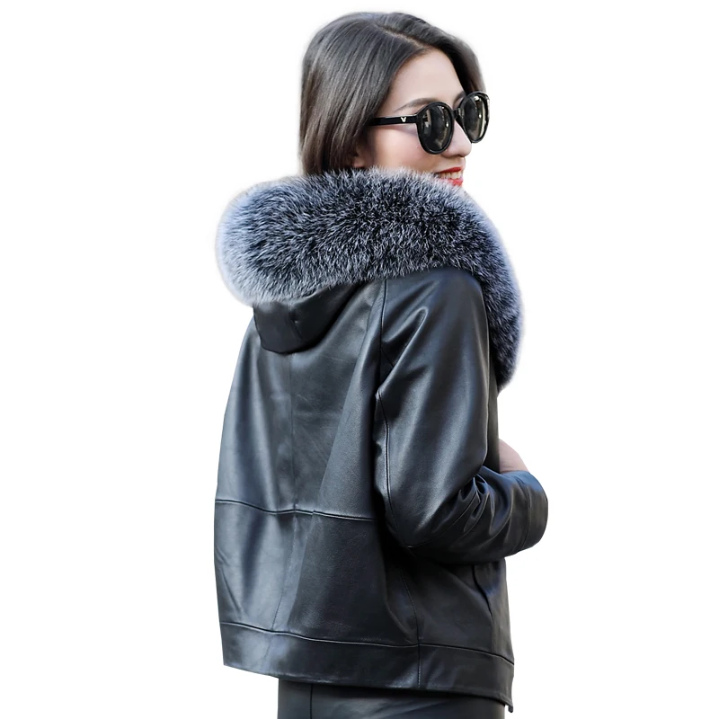 Пуховик женский из натуральной кожи с воротником лисьего меха | Женская одежда