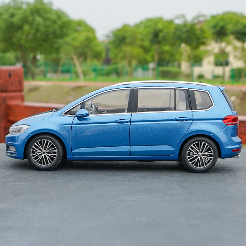 1:18 VW TOURAN L MPV литой автомобиль из сплава модели игрушки металлические автомобилей