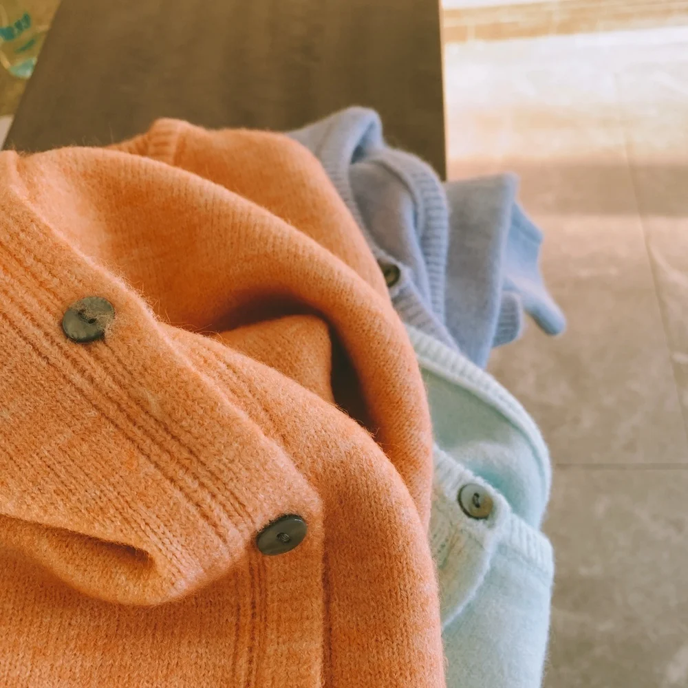 Утолщенный вязаный кардиган Jum с цветами и узором из ракушек фиолетового лайма