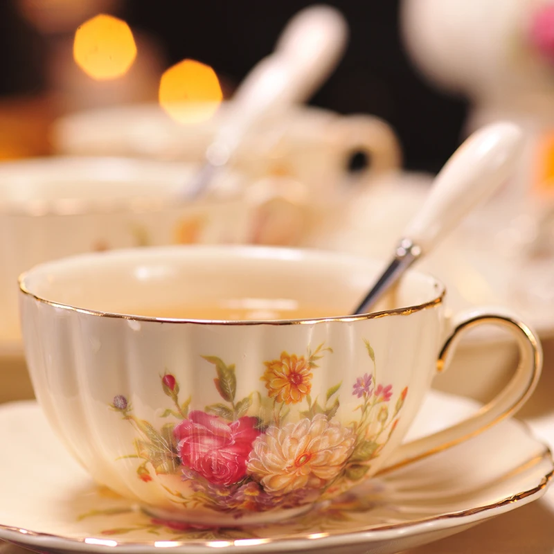 

European Bone China Coffee Cup Ceramic Portable Office Afternoon Tea Cup Saucer Set Porcelain Tazas Elegant Drinkware DF50BD