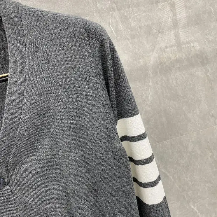 

2021 Fashion TB Thom Brand Sweaters Women Slim Fit V-Neck Cardigans Clothing Striped Pure Cashmere Spring Autumn Casual Coat