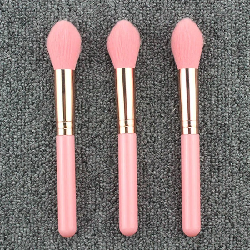 Розовая маленькая кисть для румян пластиковая ручка с эффектом пламени ОПП пакет