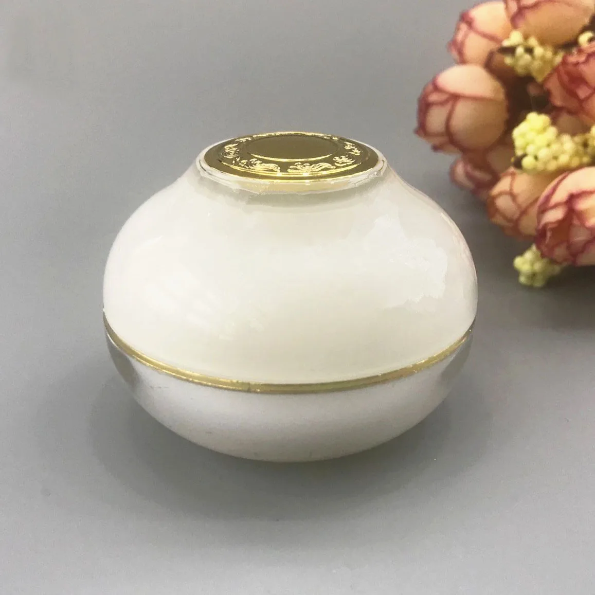 Фото Акриловая баночка в форме чаши 10G, жемчужно-белая/красная/золотистая, для крема для глаз/образцов/ночного крема/дневного крема/увлажняющего геля/сыворотки, косметическая упаковка №2