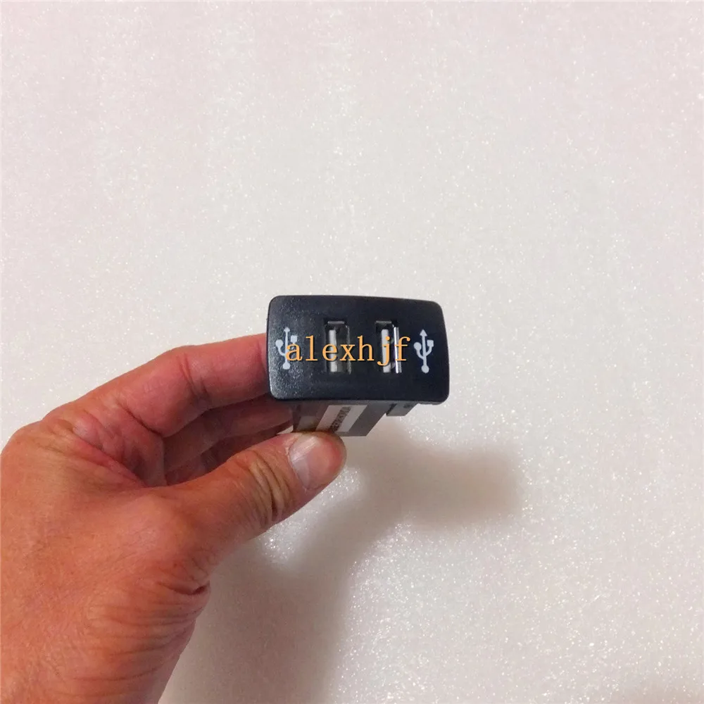 Автомобильное зарядное устройство с двумя USB портами и предохранителем 5 В 2 1 А|car