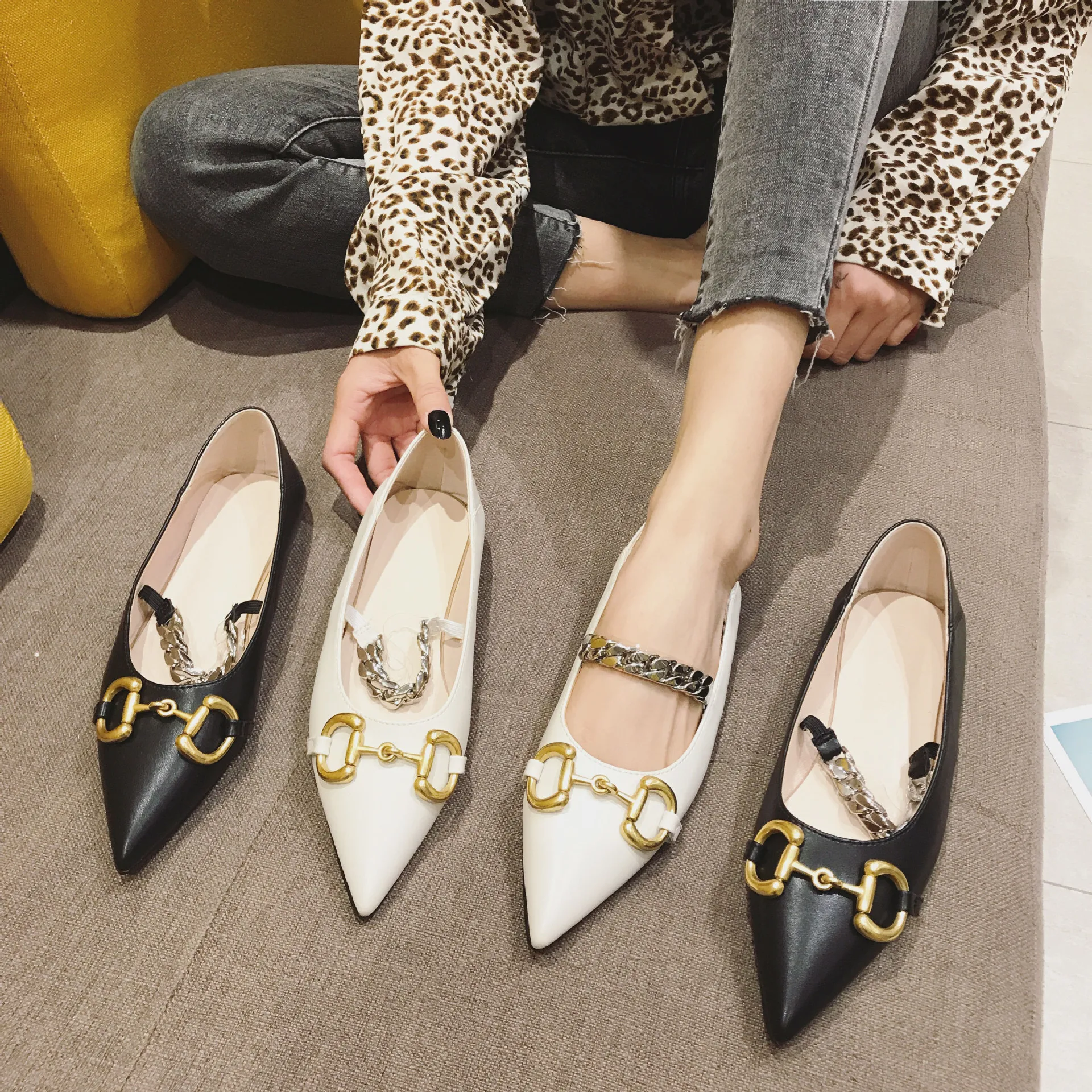 

Pointed Metal Horse Buckle Stepping Foot Shallow Mouth Flat Sole Women's Shoes Casual Women's Shoes Chain Korean Women's Shoes