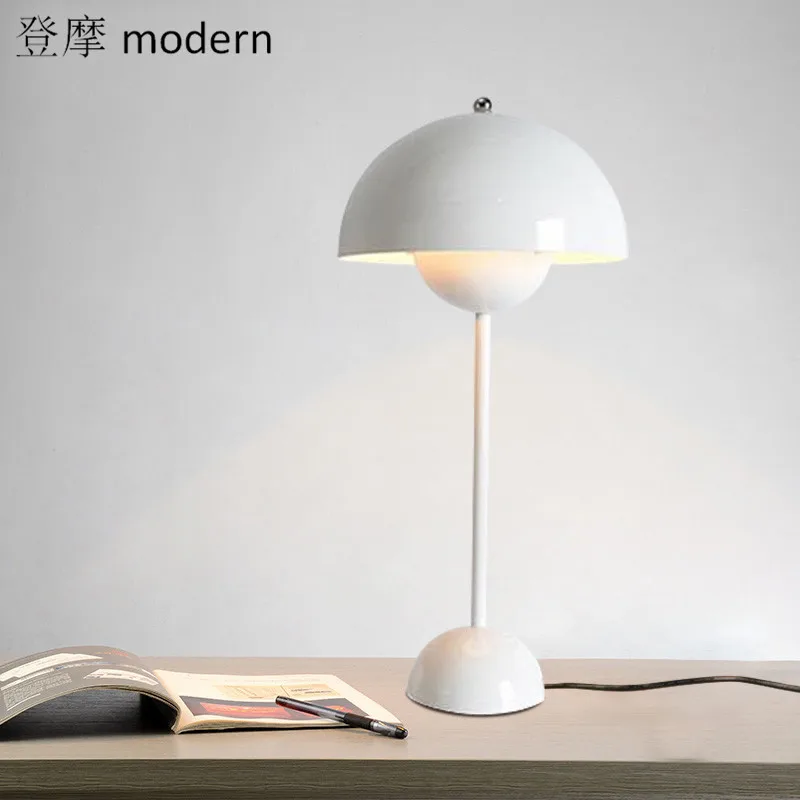 Nordic modern minimalist table lamps for living room white glass ball light iron tripod milky round desk lamp Reading | Лампы и