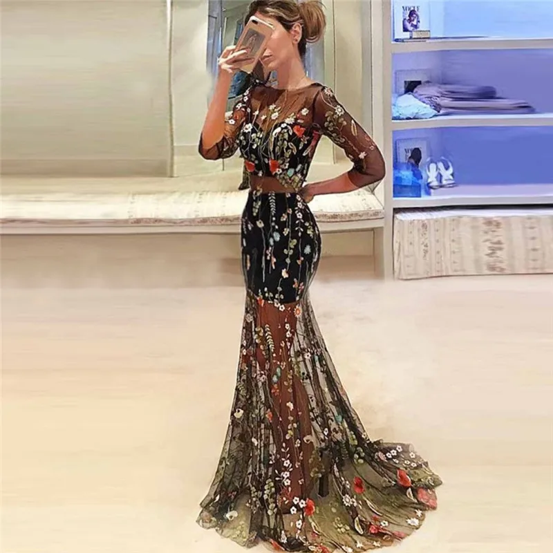 Женское платье без рукавов однотонное вечернее с блестками и круглым вырезом