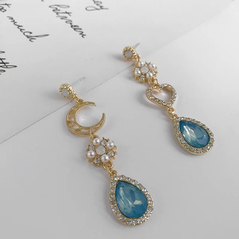 

Exquisite Women Earrings Bohemia Star Sun Moon Hollow Earrings Metal Alloy Vintage Geometric Hollow Out Earring Fine Dropship