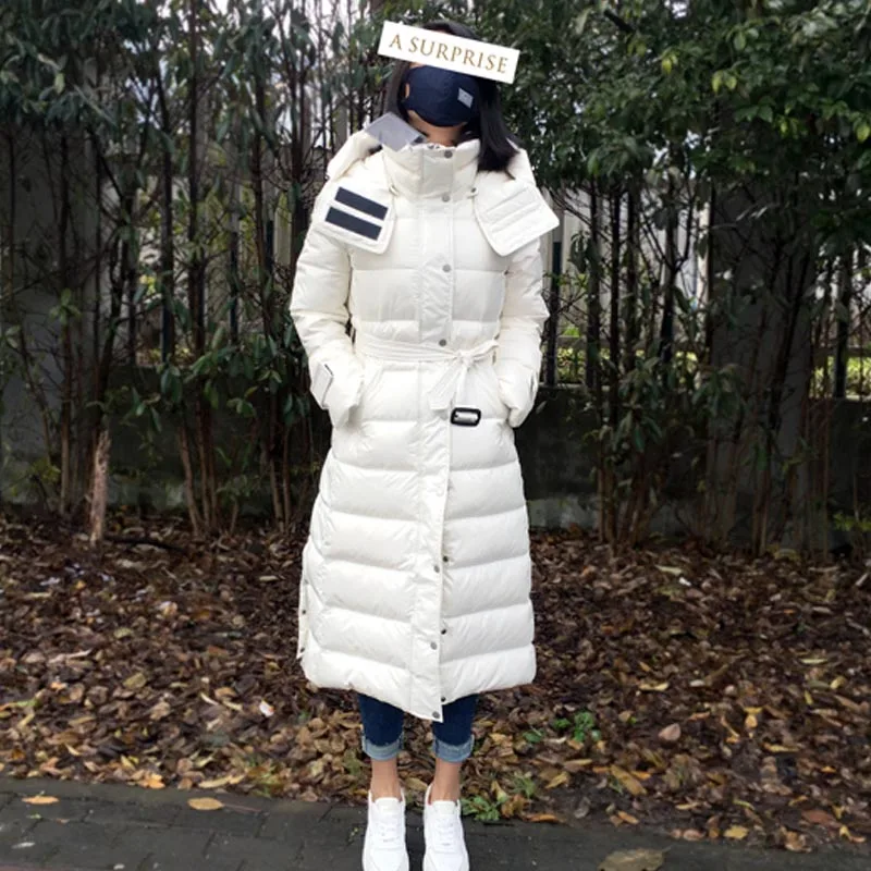 Женская парка на белом утином пуху длинная пуховая куртка с капюшоном теплая