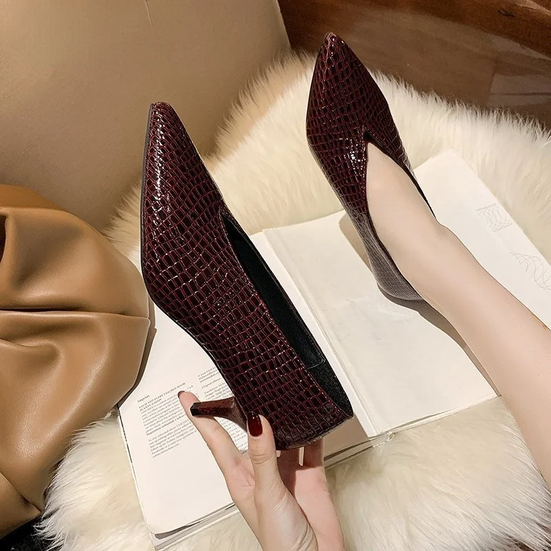 

Retro New Crocodile Pattern Designer Party Shoes Ladies Fashion Pointed Toe V Cut Woman Shoes High Heel Pumps Sexy C076