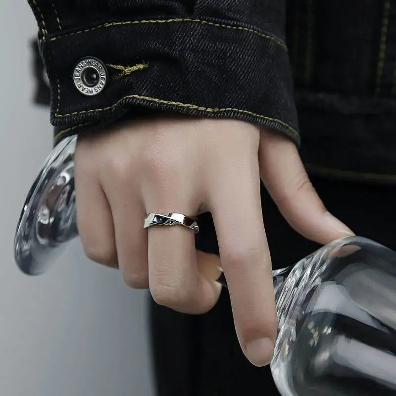 

New Trendy Mobius Rings for Men Women Fashion Index Finger Ring Geometry Jewelry Couple Simplicity Romantic Rings Gift Wholesale