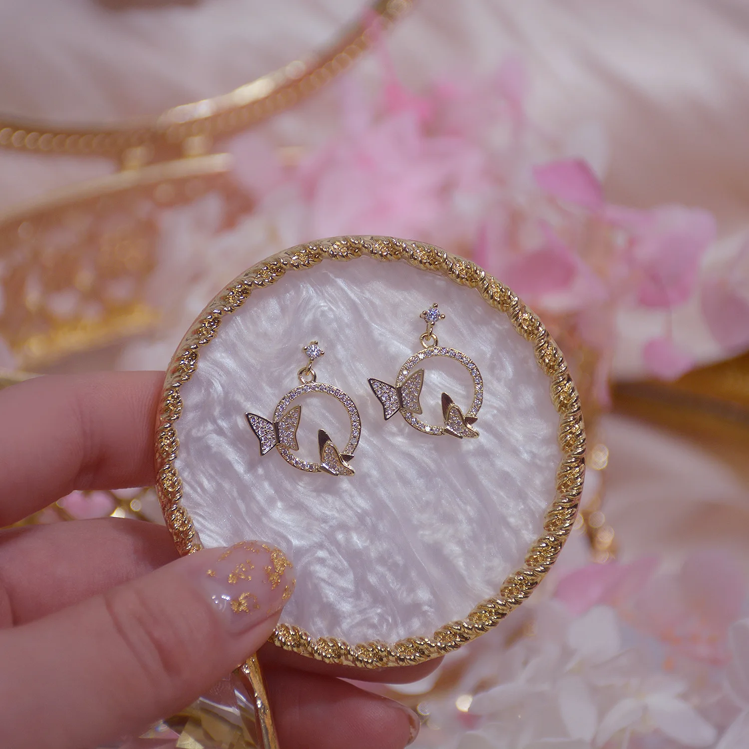 

Shiny Side New Accessories Crystal Butterfly Stud Earrings for Women Fashion Jewelry Simple Style Zirconia Fish Earrings