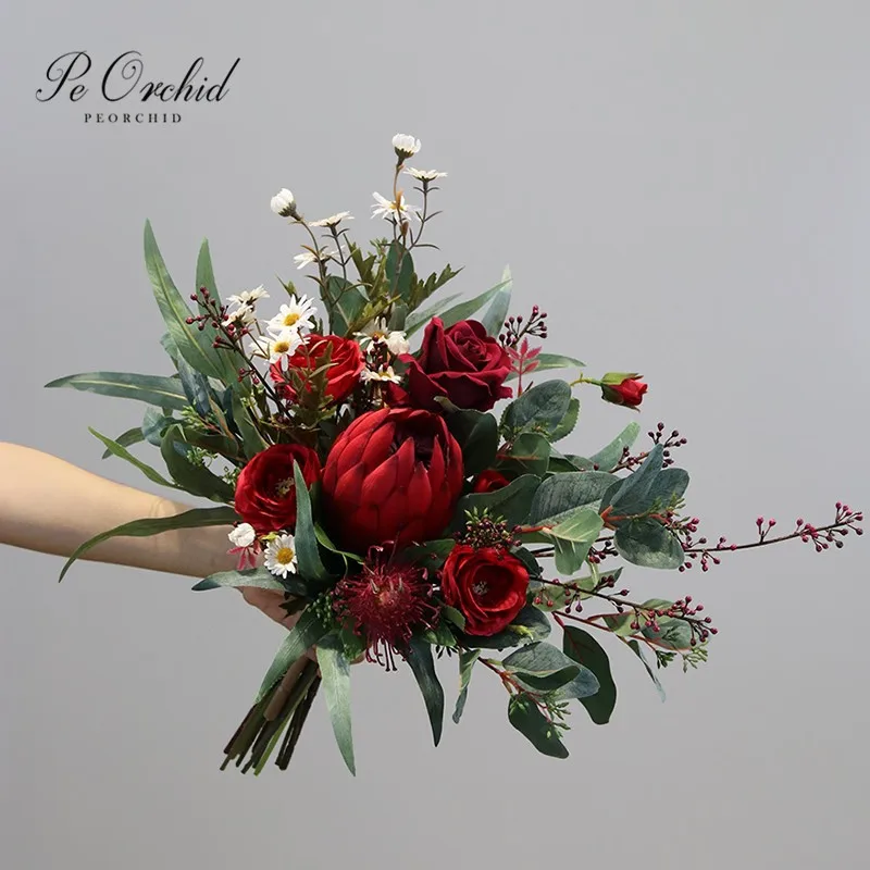 باقة زفاف حمراء عتيقة من PEORCHID عقد زهور صناعية من الأوكالبتوس الأخضر رامو دي نوفيا باقة وصيفة العروس