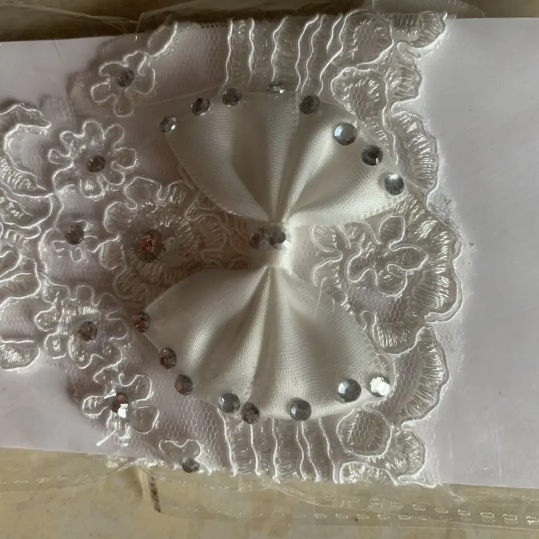 

Cheap Ivory Lace Wedding Gloves Beaded Short Fingerless Bridal Gloves For Bride