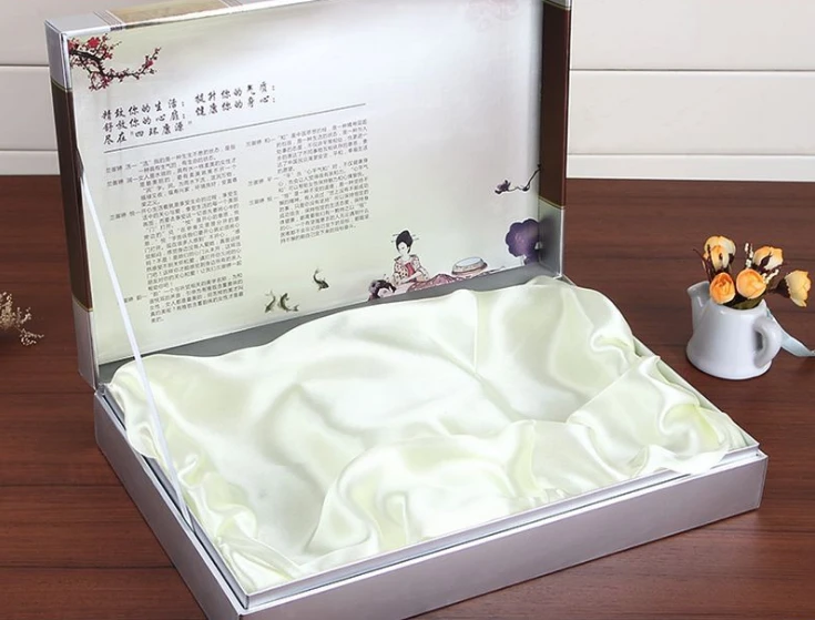 Цветная картонная коробка Pantone на заказ с роскошным бархатным мешочком