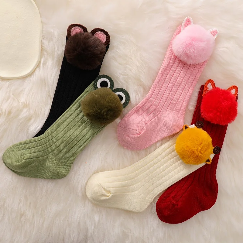Детские носки с мультяшными животными и пушистыми шариками детские до колена