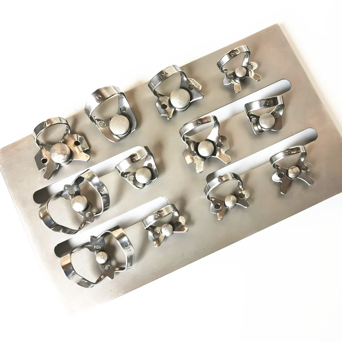 ENDODONTIC DENTAL RUBBER DAM CLAMPS HOLDING TRAY WITH 12Pcs Rubber Dam Clamps RESTORATIVE | Красота и здоровье