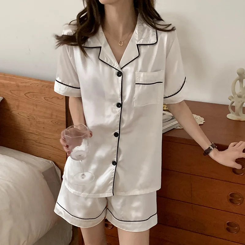 

Ladies pajamas Casual and comfortable Loose Tracksuit Short sleeve shorts Ice silk pajamas Add fertilizer to increase V-Neck