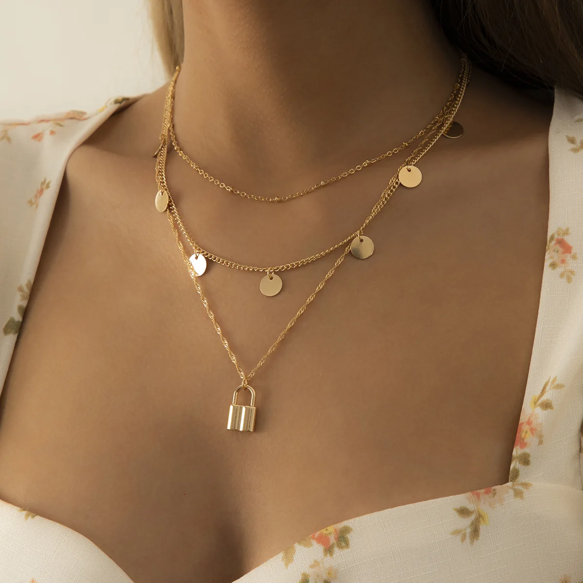 

Ins Simple Disc Tassel Lock Necklace Temperament Multilayer Metal Chain Necklace