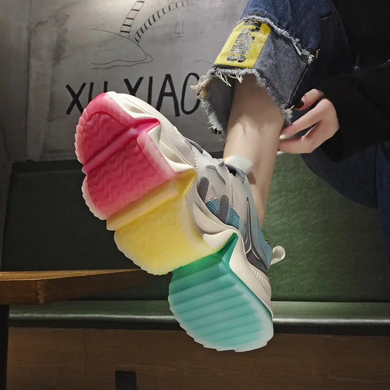 Женские кроссовки на массивной подошве повседневные сетчатые радужной