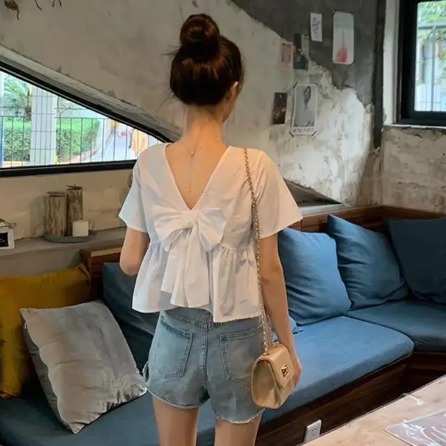 

2021 new V-neck design for female students