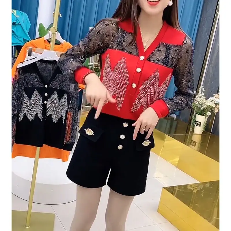 

2021 summer new fashion V-neck heavy industry ironing and diamond bottoming T-shirt