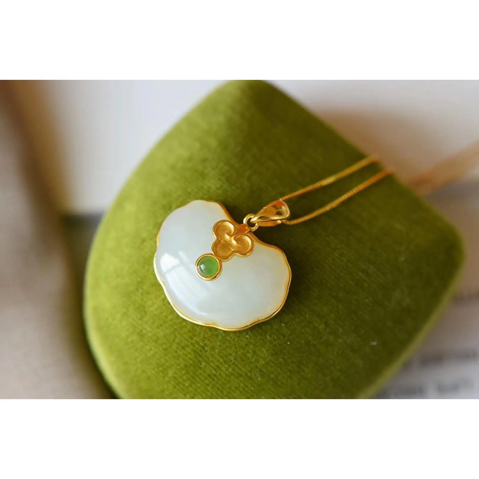 

Natural Hetian Jade S925 Sterling Silver Inlaid Finished Counter Lock of Good Wishes Gilding Craft Silver Pendant Assistant Ston
