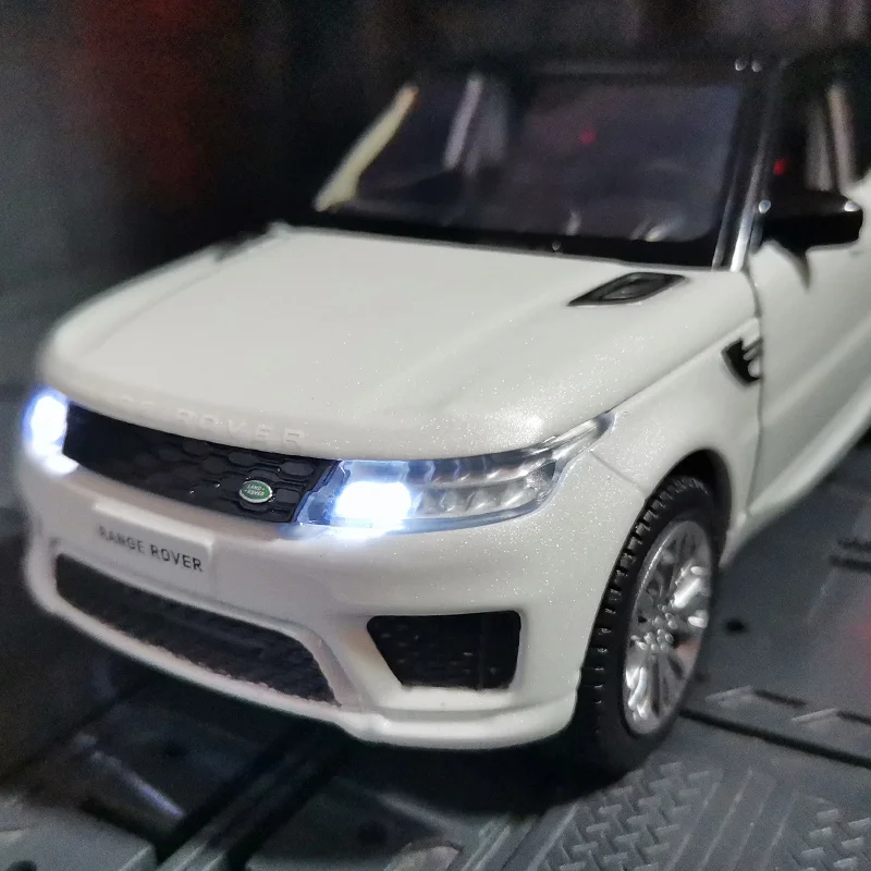 Модель автомобиля land rover sports range из металлического сплава коллекционные игрушки