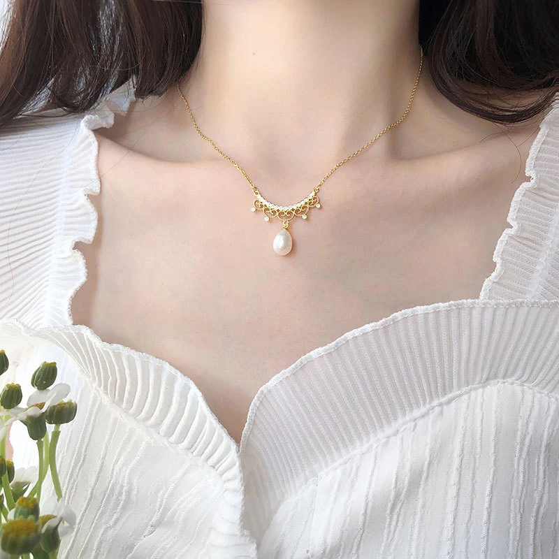 

Vintage Exquisite Pearl Hollow Out Pendant Necklace for Women Designer Creativity Luxury High Quality Jewelry Chains AAA Zircon