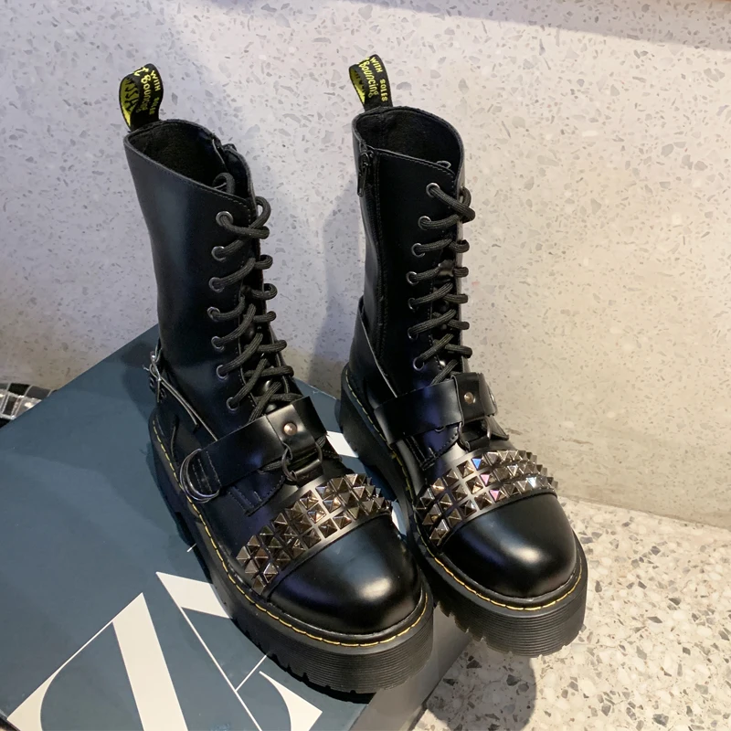 

2020 autumn/winter women hundred strap thick-bottomed rivets British wind increased short locomotive Martin boots female