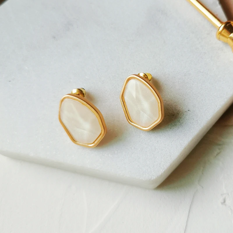 

Fashion metal contracted irregular earring for women polygon stud earrings female Vintage joker stud earrings Nightclub jewelry