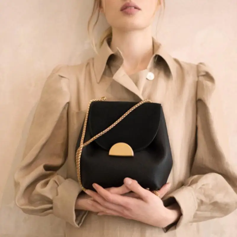

Дизайнерские Сумки-мешки, новинка 2020, маленькие женские кожаные сумки на цепочке, женская сумка через плечо известного французского бренда