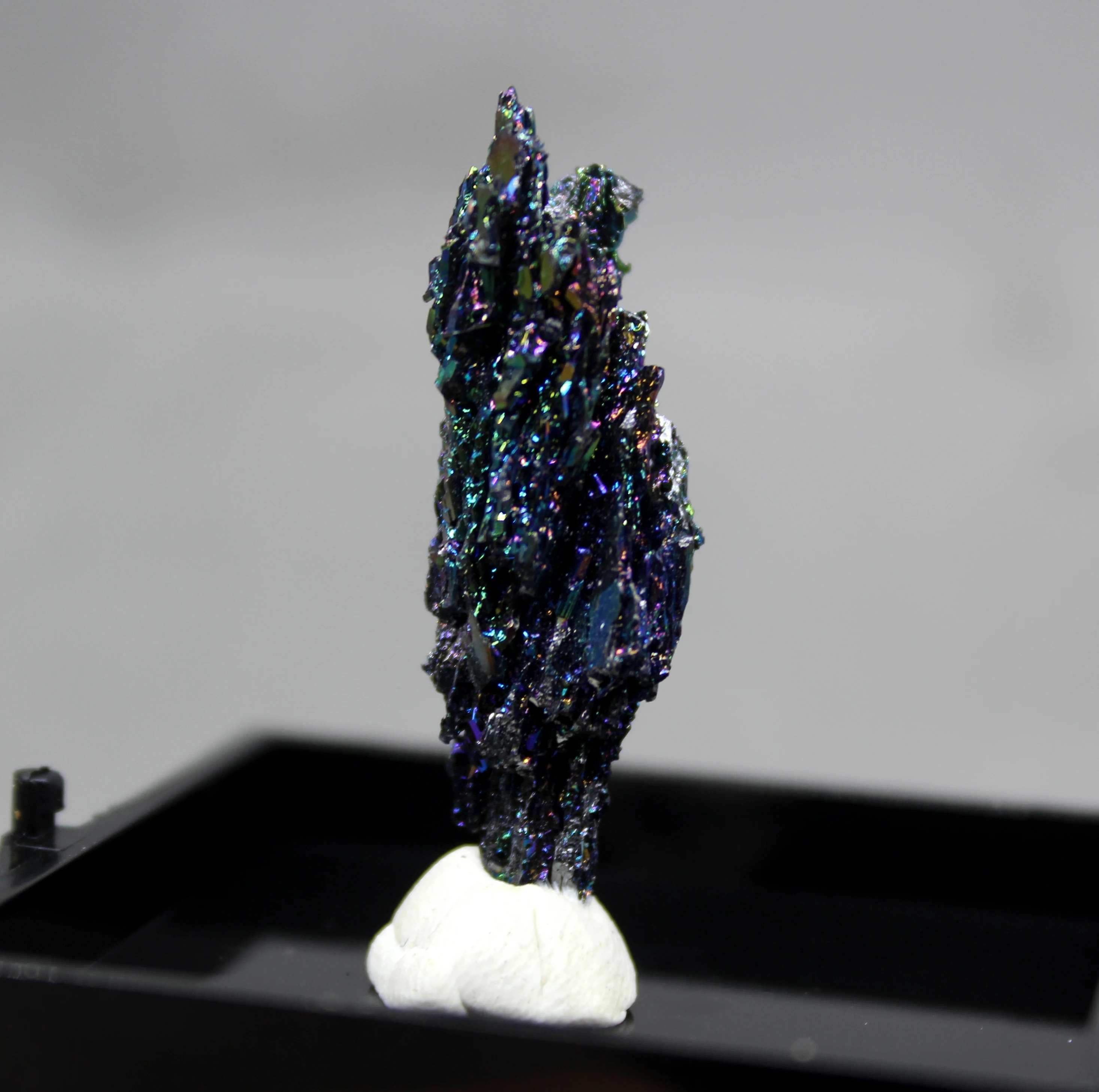 100% натуральный красочный кристалл карбид кремния украшение из камня руды