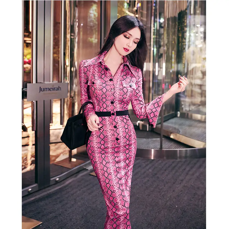 2021 Новинка Сезон весна-осень Женская футболка с принтом элегантное Дамское