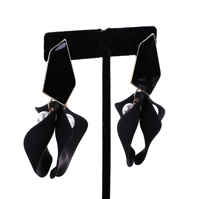 Женские серьги с жемчугом и лепестками | Украшения аксессуары