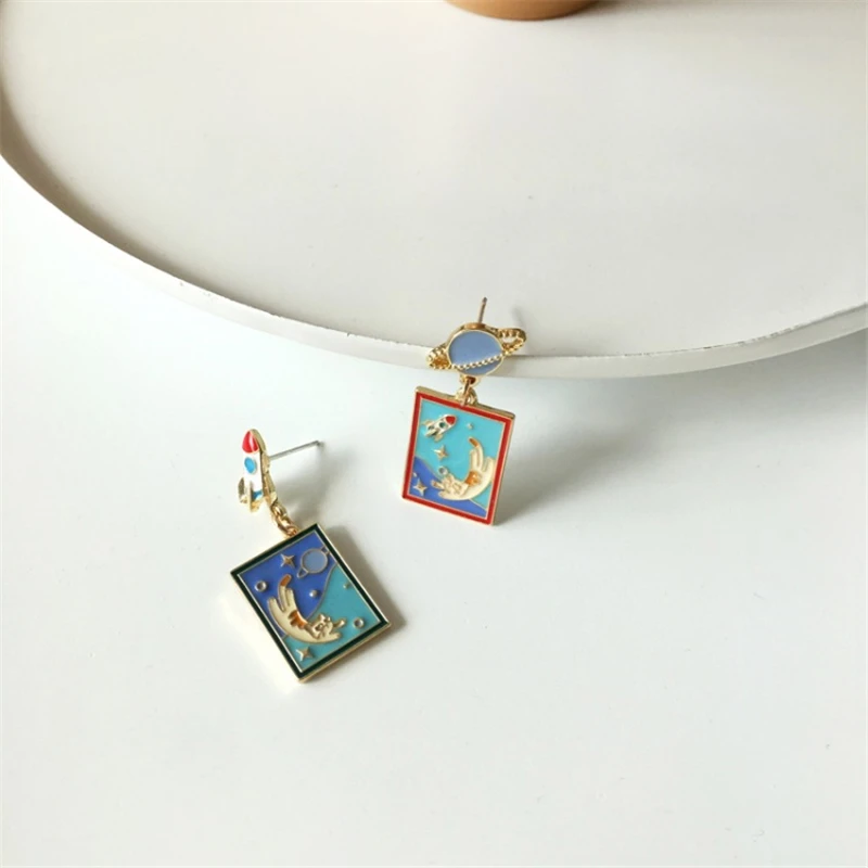 

Creative design retro oil painting style earrings, 2021 South Korea's new fashion planet earring party gift jewelry wholesale
