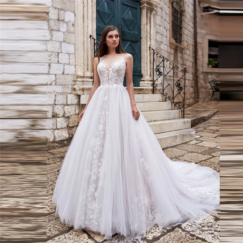 

Прозрачные кружевные свадебные платья без рукавов с глубоким вырезом и аппликацией, на пуговицах сзади, из тюля, на заказ, Весенние Свадебны...