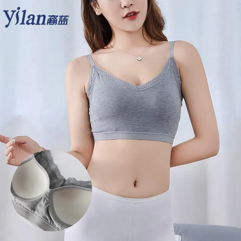 

Кружевной топ с V-образным вырезом и подкладками для груди