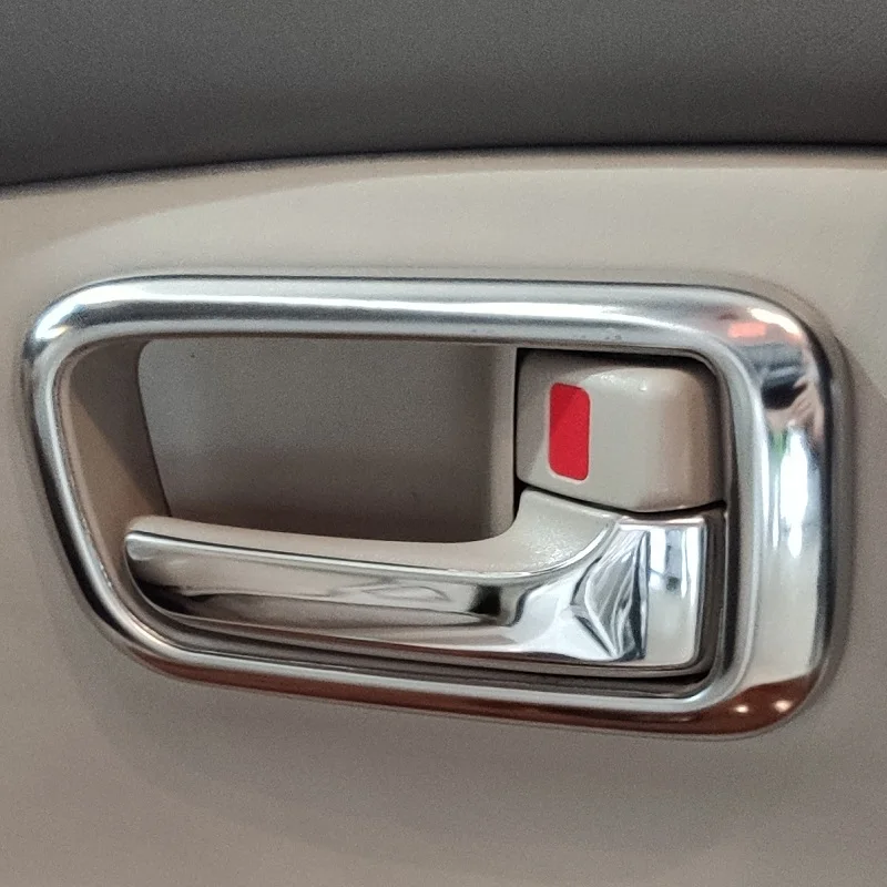 Хромированные накладки обрамления на внутренние ручки открывания дверей крючки