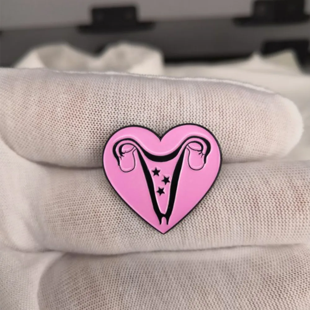 Увеличьте свою пару овников Женская значок феминистской девушки силы матки