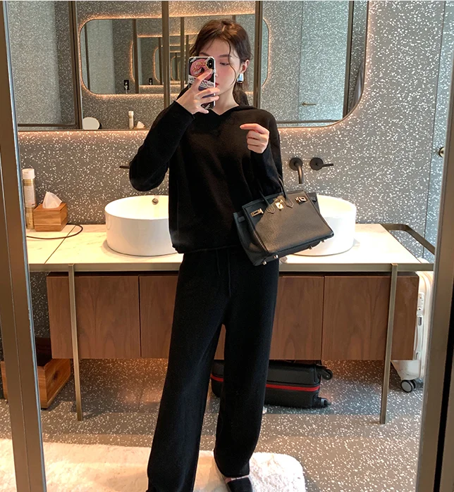 Женский трикотажный брючный костюм теплый мягкий шерстяной с капюшоном