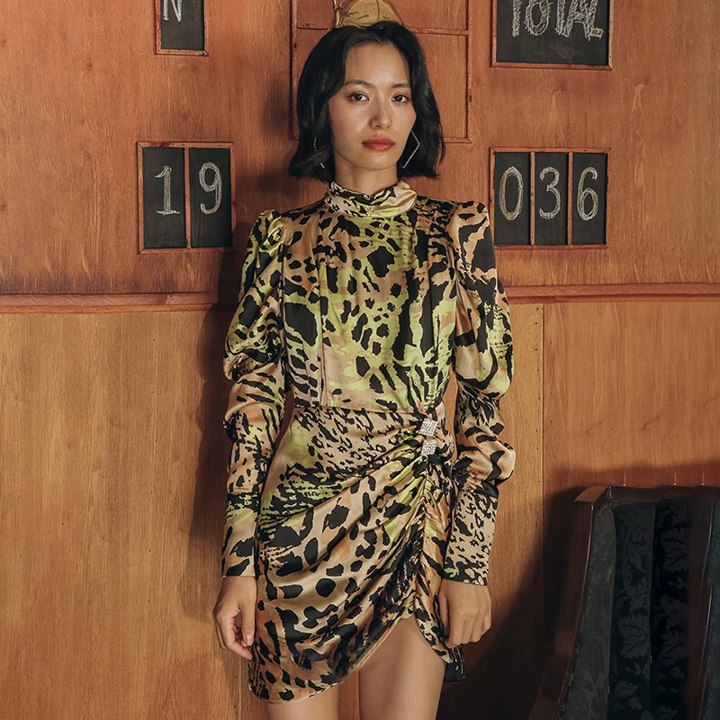 Женское леопардовое мини-платье TWOTWINSTYLE асимметричное платье-водолазка с