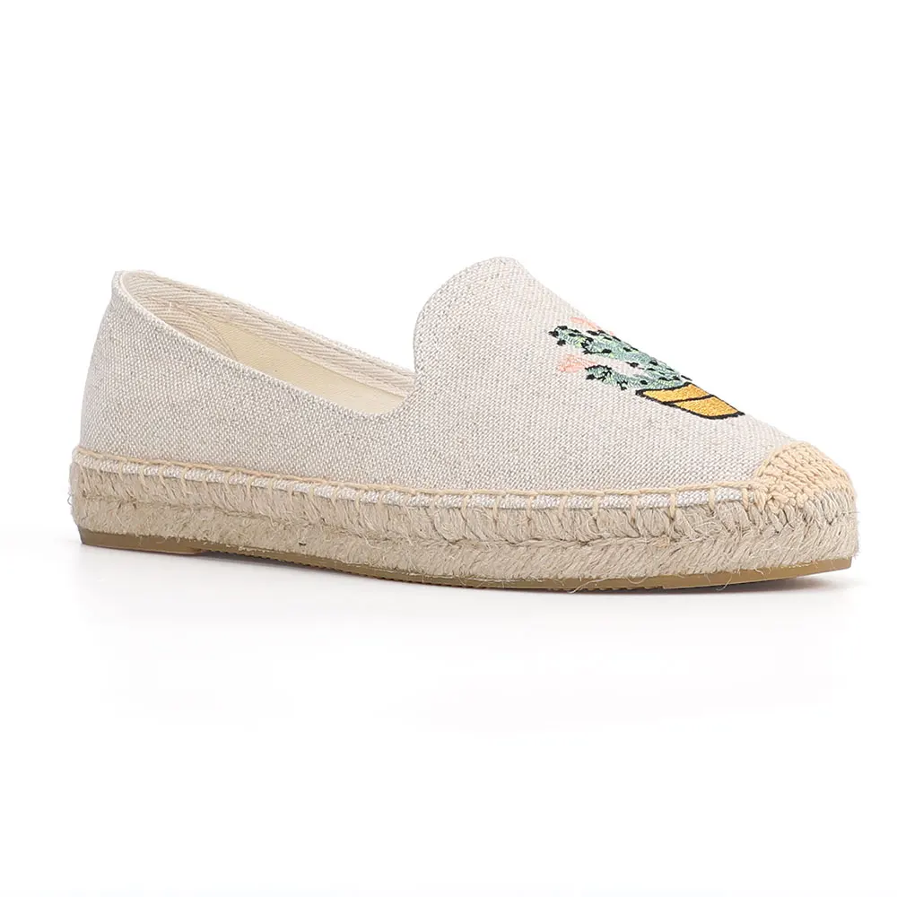 Женские кроссовки на платформе классические плоской подошве с вышивкой