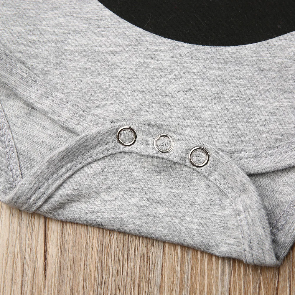 2020 Одежда для маленьких мальчиков и девочек комбинезон с буквенным принтом +