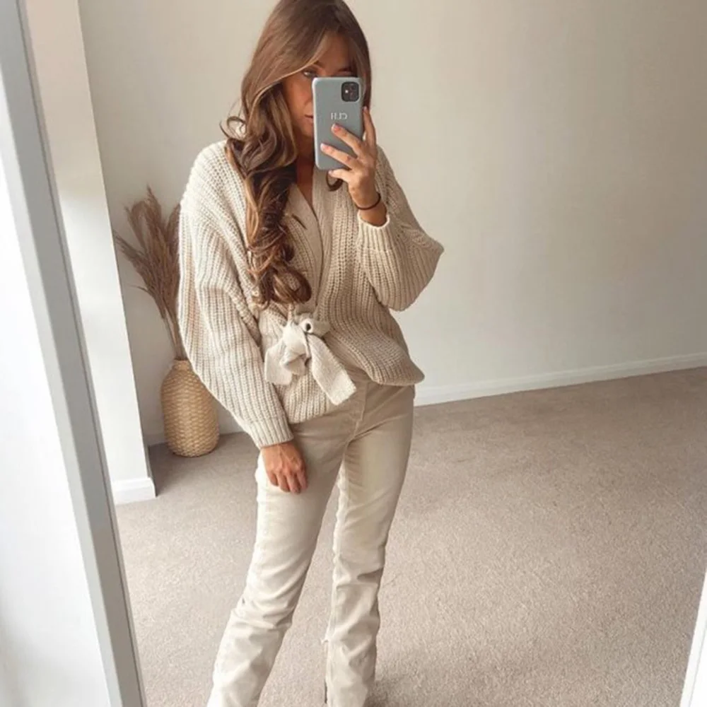 

XIKOM 2021 Autumn Women Cream V Neck Lantern Sleeve Casual Knitted Cardigan Female Vintage Loose Lady Knitted Sweater Coat