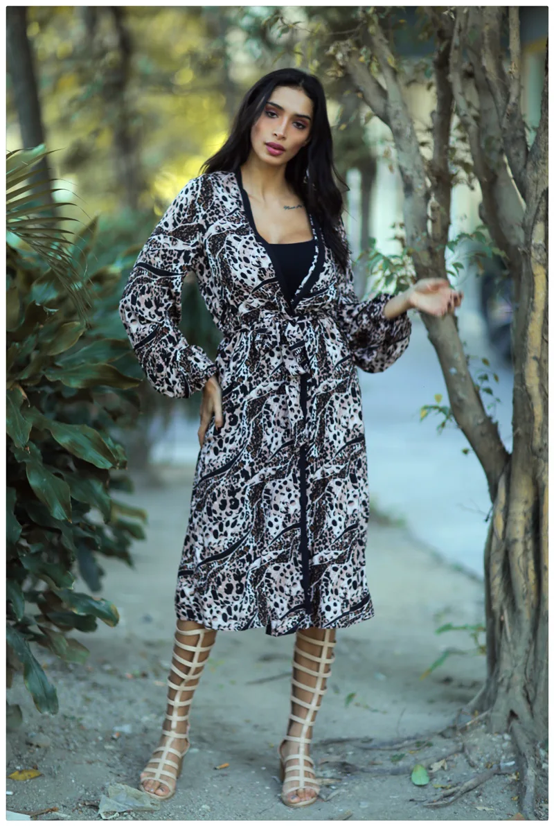 

Europe Shirts Women 2020 New Summer Bohemian Beach Blouses Female Long Sleeve Print Wild Sunscreen Women Clothing U762