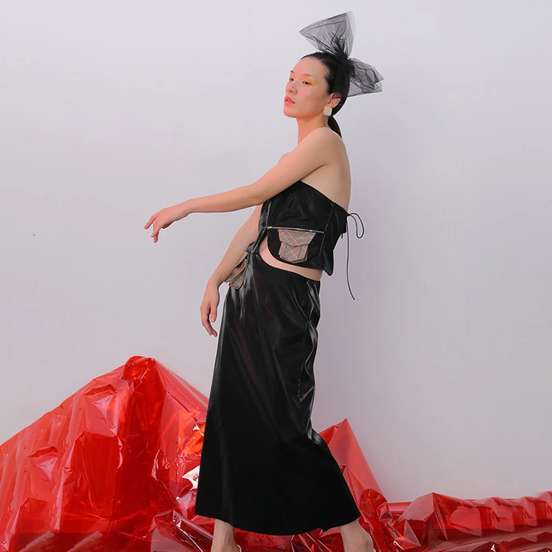 Женское асимметричное платье TWOTWINSTYLE на бретельках с квадратным воротником без