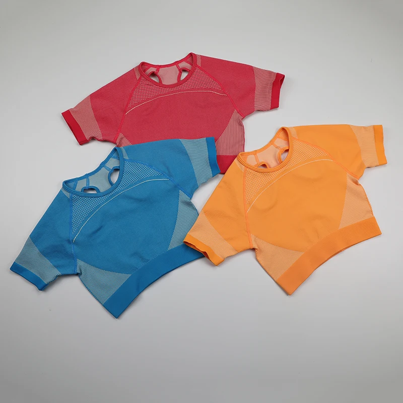 Женский спортивный костюм комплект из 2 предметов укороченный топ с коротким