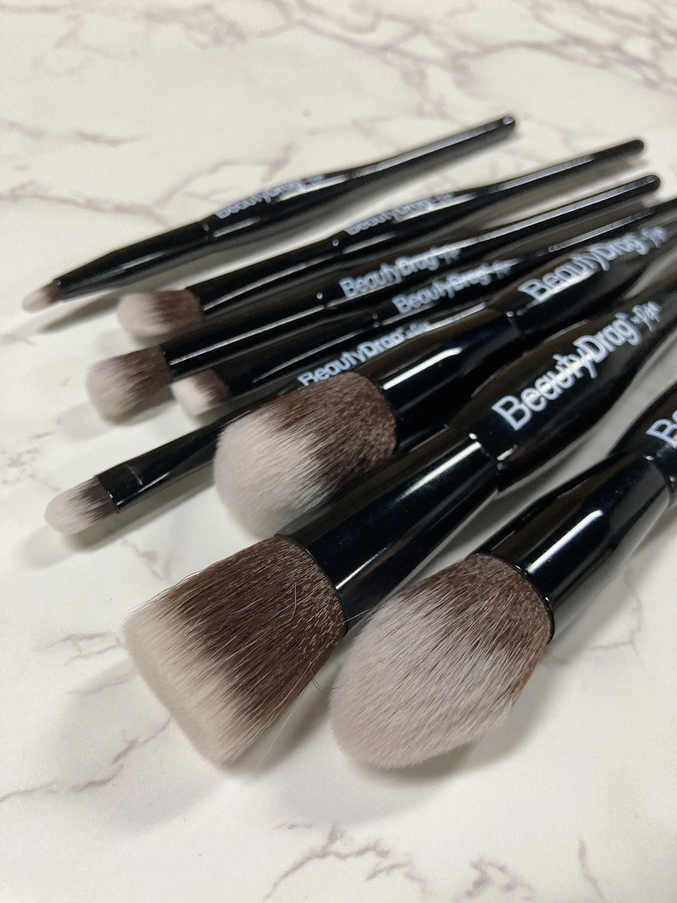 Набор кистей для макияжа с напечатанным логотипом 8 шт. синтетические волосы